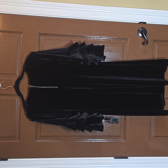 Gabby Skye-Black velvet pullover sheath dress 3/4 bell sleeves Sz 14 NWT - Picture 5 of 7